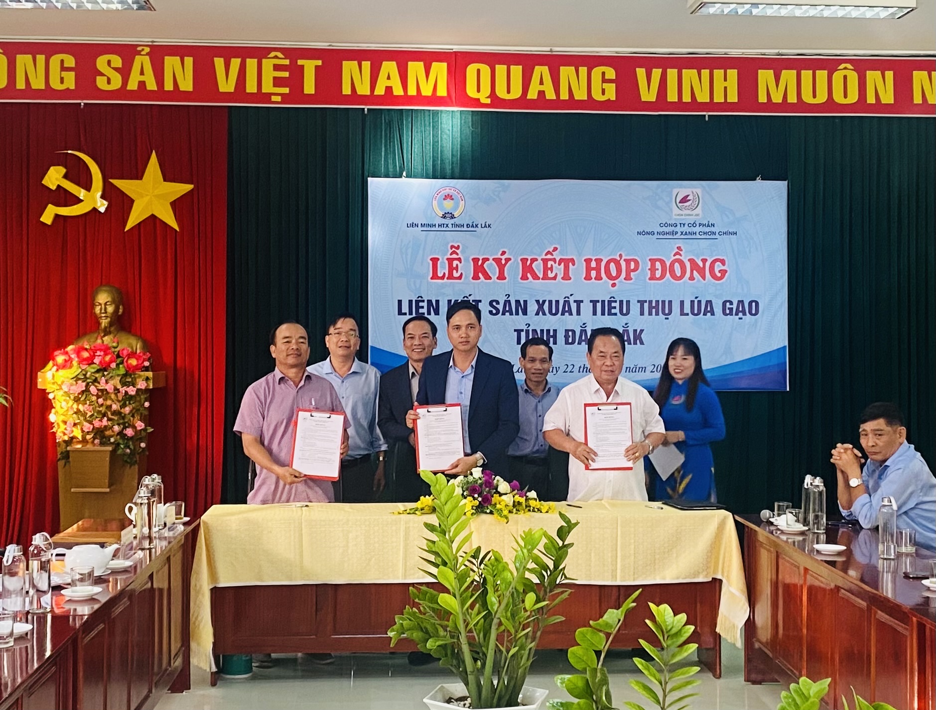 ký kết hợp đồng
